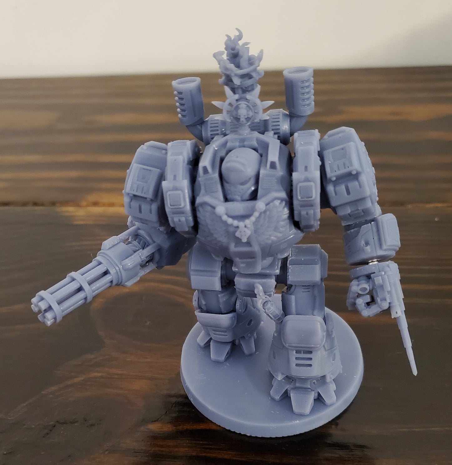 Decor on the model is from the Templar Vehicle Ornaments kit and NOT included with the Velox Dread