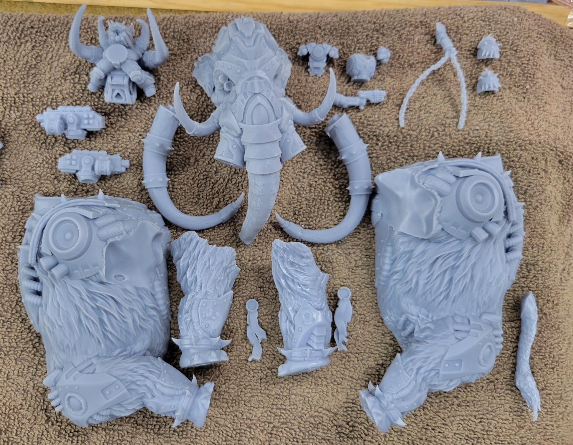 Not all weapons options are shown. The kit includes all weapons shown in Atlan Forge's pictures unless otherwise requested by the customer.